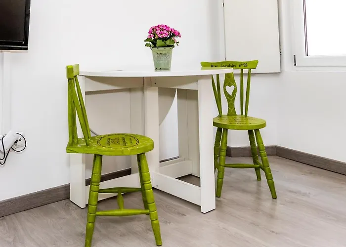 아파트 Com Escada E Patio, Em Frente