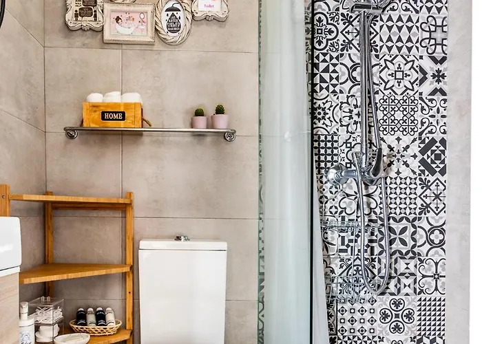 아파트 Com Escada E Patio, Em Frente