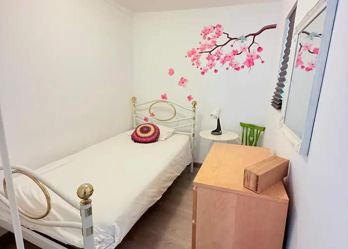 아파트 Com Escada E Patio, Em Frente