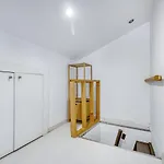 Com Escada E Patio, Em Frente * Paco de Arcos