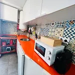 Com Escada E Patio, Em Frente Paco de Arcos