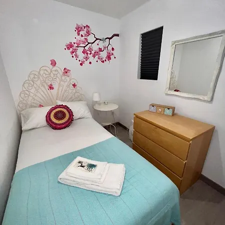 Com Escada E Patio, Em Frente Apartamento *