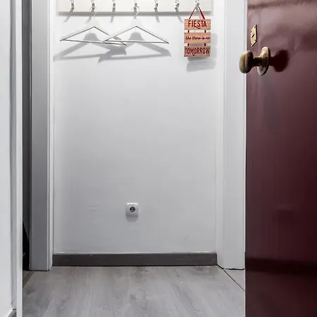 Com Escada E Patio, Em Frente Paço de Arcos