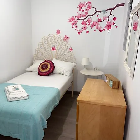 Apartamento Com Escada E Patio, Em Frente