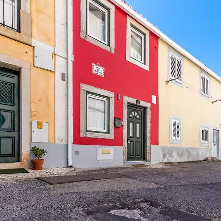 Com Escada E Pátio, Em Frente Paço de Arcos