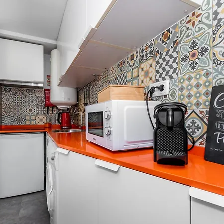 Com Escada E Pátio, Em Frente Apartamento Paço de Arcos