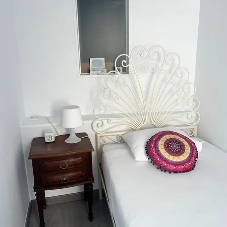 Com Escada E Patio, Em Frente Paço de Arcos