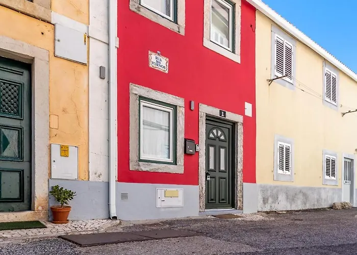Com Escada E Patio, Em Frente Paço de Arcos